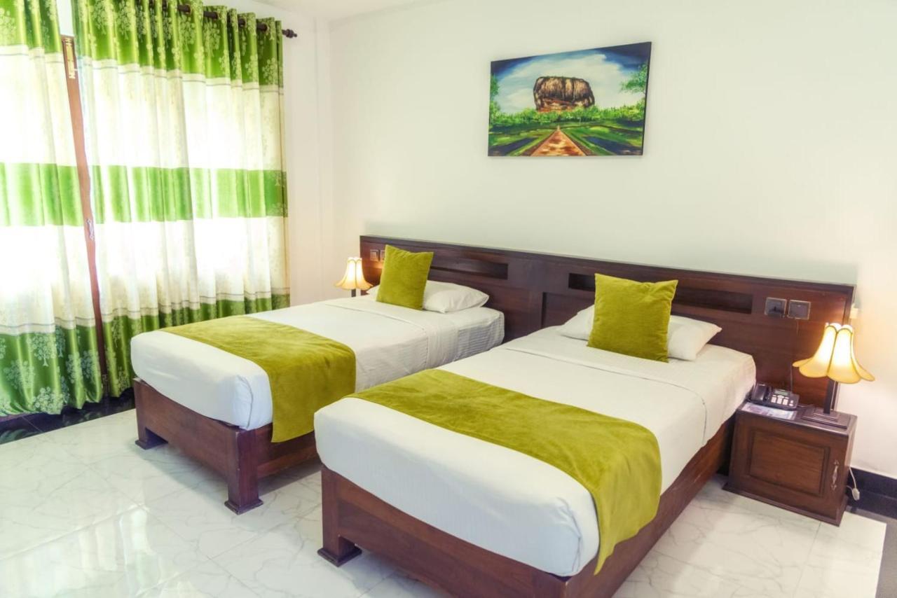 Hotel Golden Ray Дамбулла Екстер'єр фото