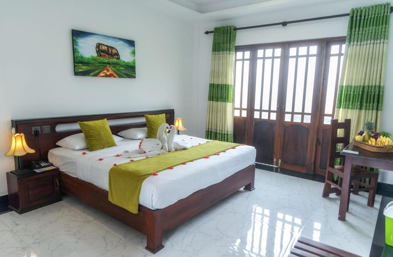 Hotel Golden Ray Дамбулла Екстер'єр фото