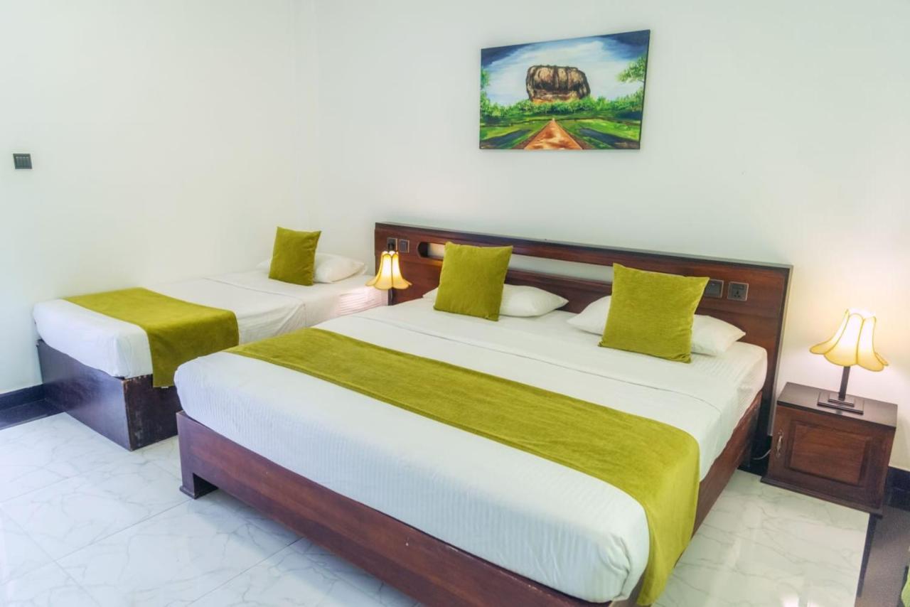 Hotel Golden Ray Дамбулла Екстер'єр фото