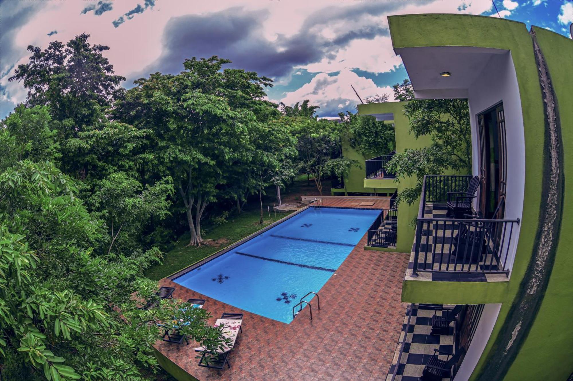 Hotel Golden Ray Дамбулла Екстер'єр фото