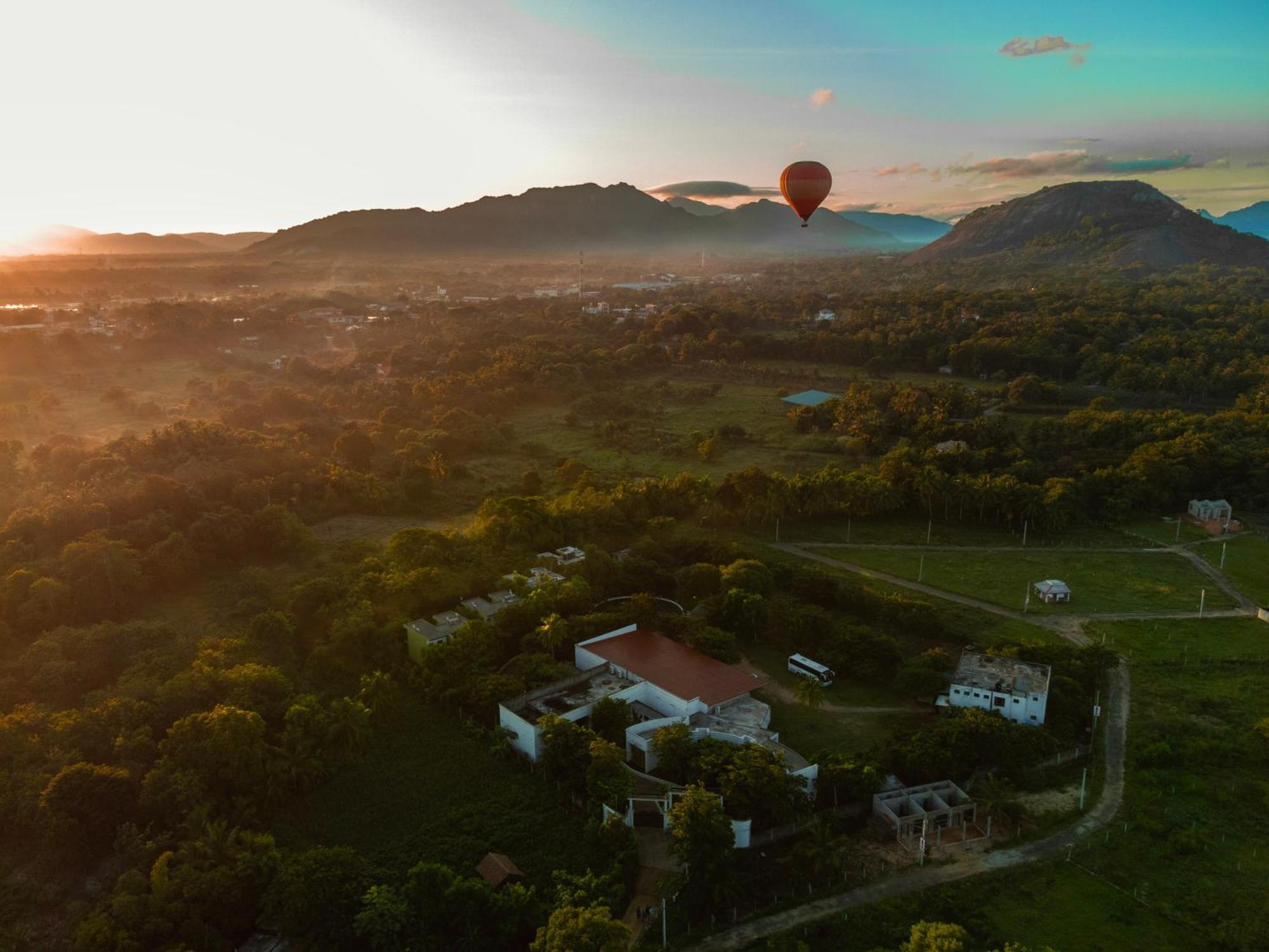 Hotel Golden Ray Дамбулла Екстер'єр фото